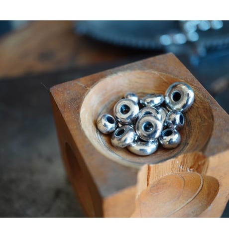 silver beads M