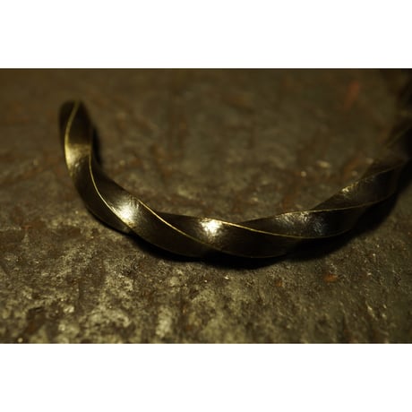 BRASS TWISTBANGLE