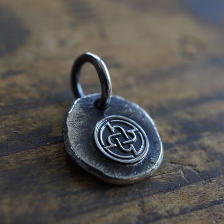 Hcircle logo metal