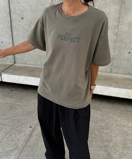 シンプルロゴtシャツ(カーキ)