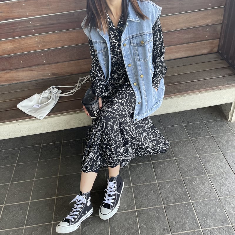 花柄ロングワンピース 長袖 ホワイト・ブラック 楽天市場】花柄ワンピース ワンピース レディース ロング 長袖