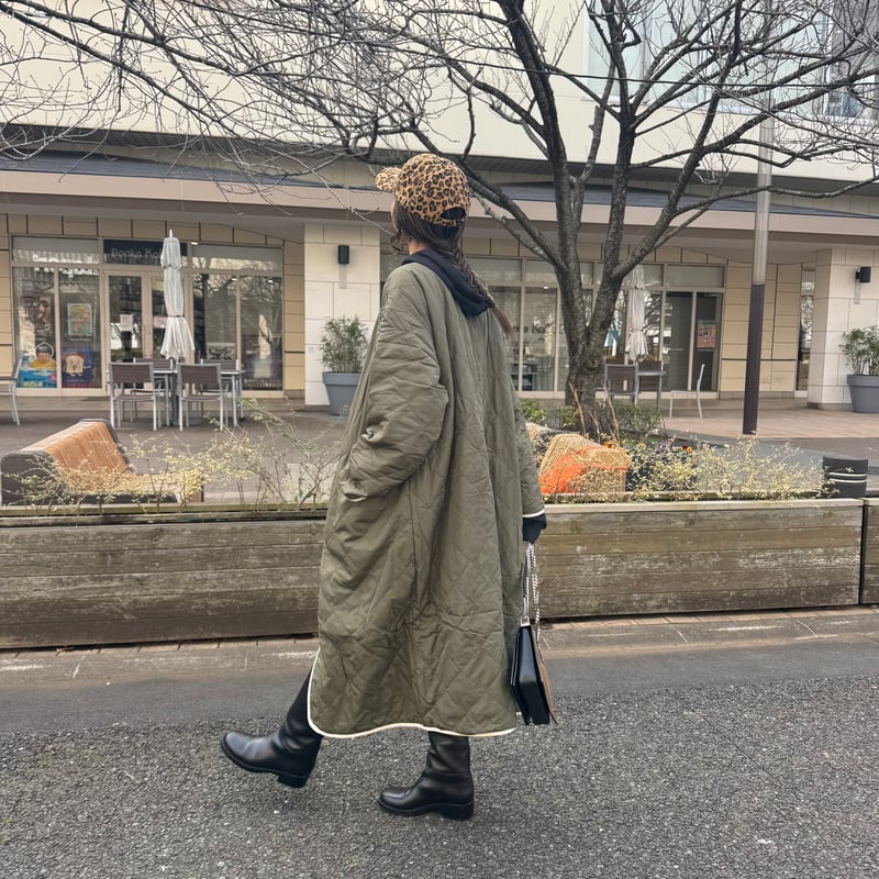 キルティングリバーシブルロングコート(カーキ×アイボリー) | COPINE