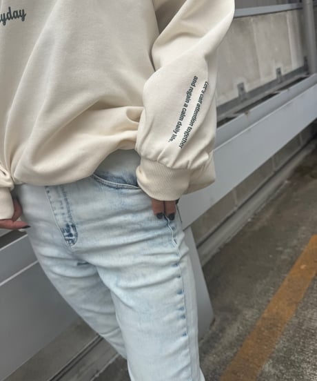 フロント＆スリーブロゴスウェット(アイボリー)