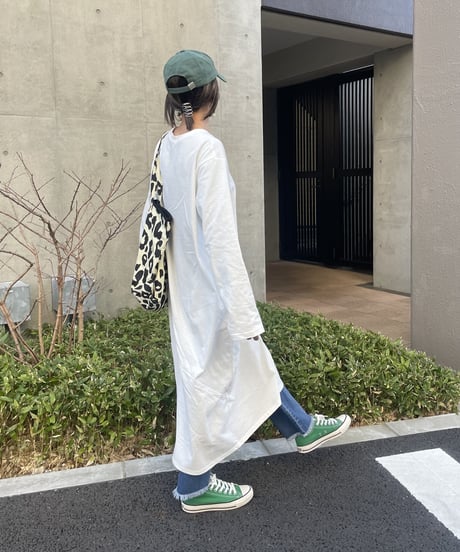 スリットデザインワンピース(オフ)