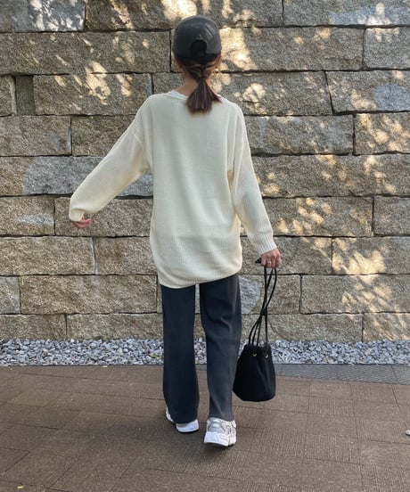 Vネックニット（2color）