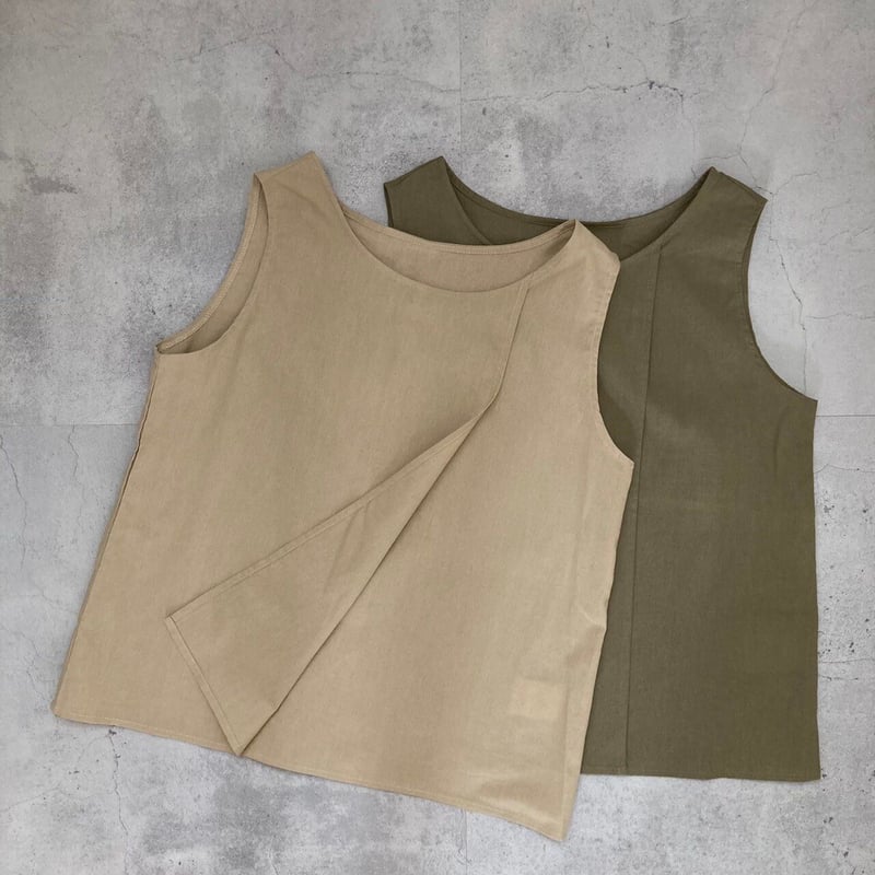 PLEATS PLEASE カーキ ノースリーブ トップス ラップデザインノースリーブ(カーキ) | COPINE