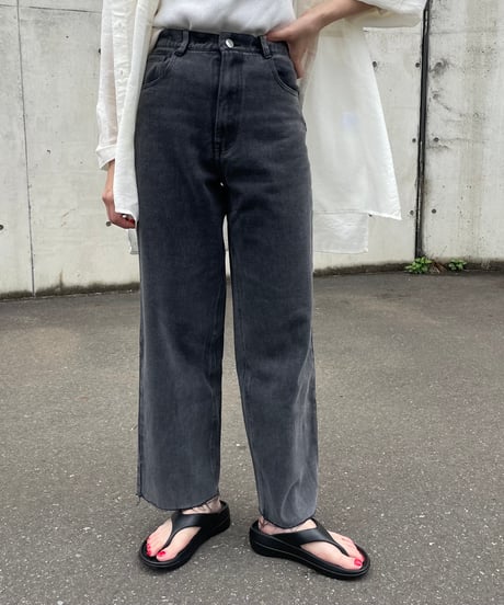 カットオフブラックストレートデニムパンツ