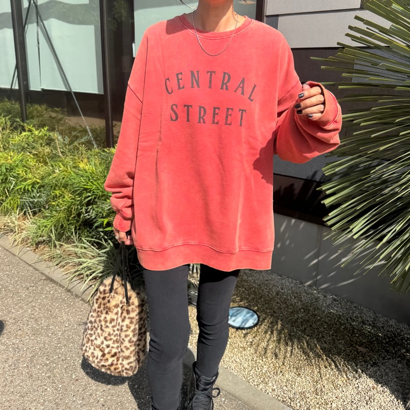 スノーウォッシュ加工ロゴプリントスウェット(レッド) | COPINE