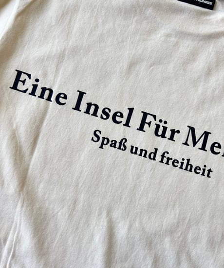 ネックタグ付きロゴプリントTシャツ
