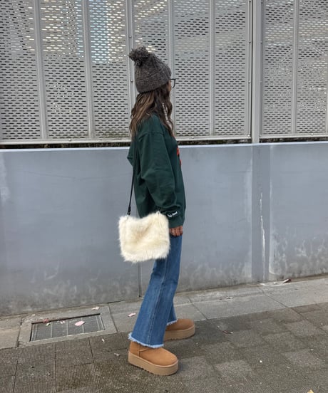 裾フリンジセンターシームソフトフレアデニム