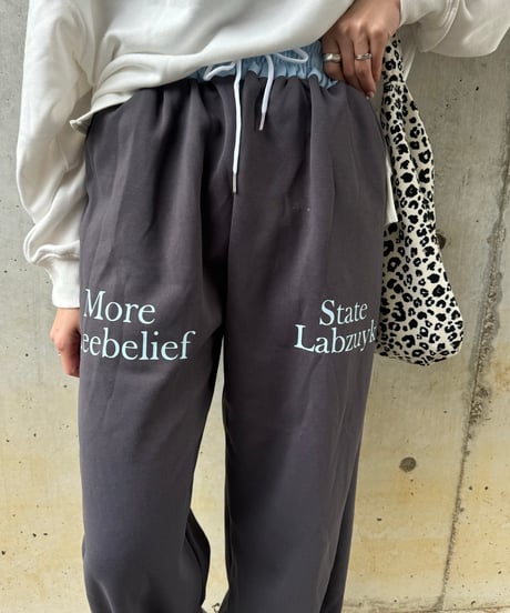 ロゴプリントスウェットパンツ(チャコールグレー)