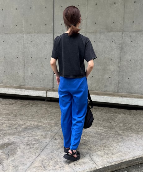 センタープレスカラータックパンツ（ブルー）