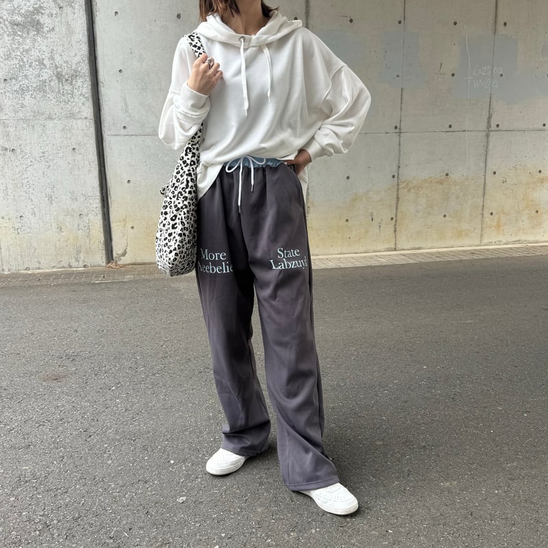 リヴドロワFEMME プリント チャコールグレー スウェット極美品 MinoriTY トレーナー スウェット 「MinoriTY」フラワープリント
