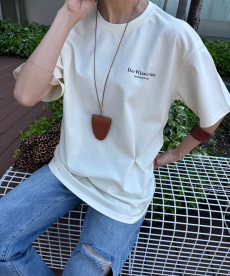 ネックタグ付きロゴプリントTシャツ