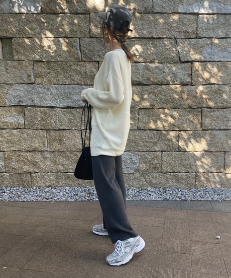Vネックニット（2color）