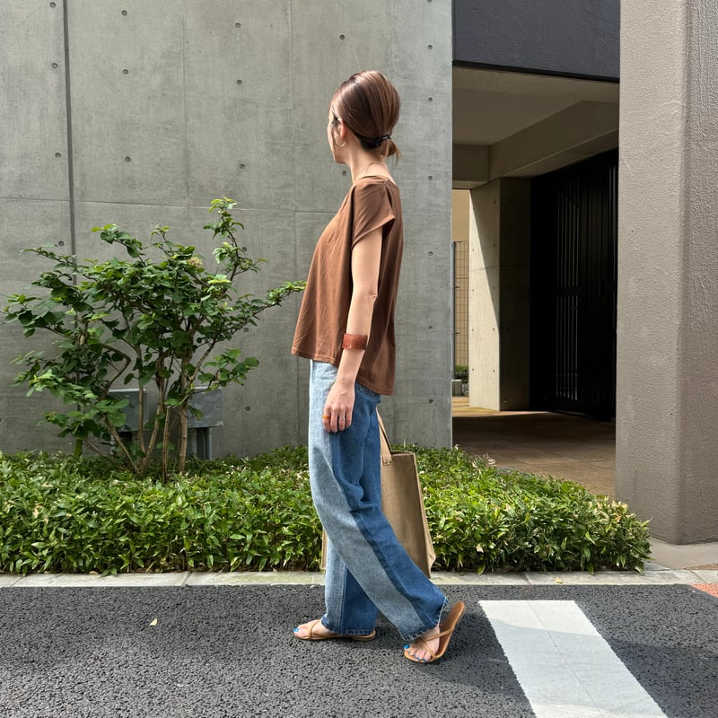 タック入りフレンチスリーブトップス(ブラウン) | COPINE