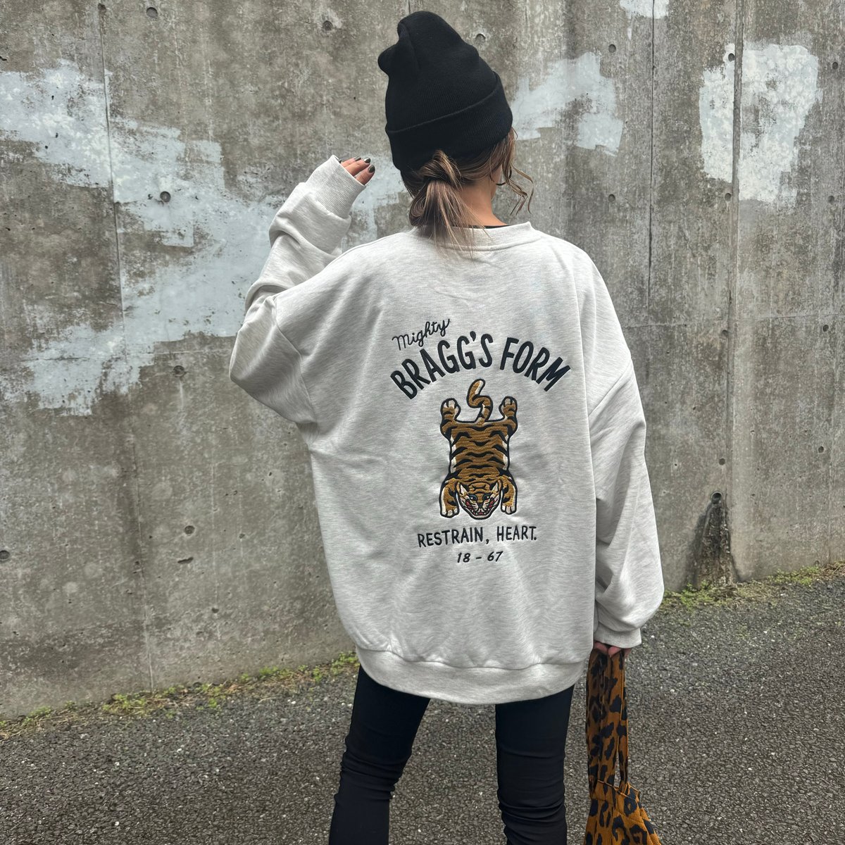 フロントバックTIGER刺繍スウェット(キナリ) | COPINE フロントバックTIGER刺繍スウェット(キナリ) | COPINE