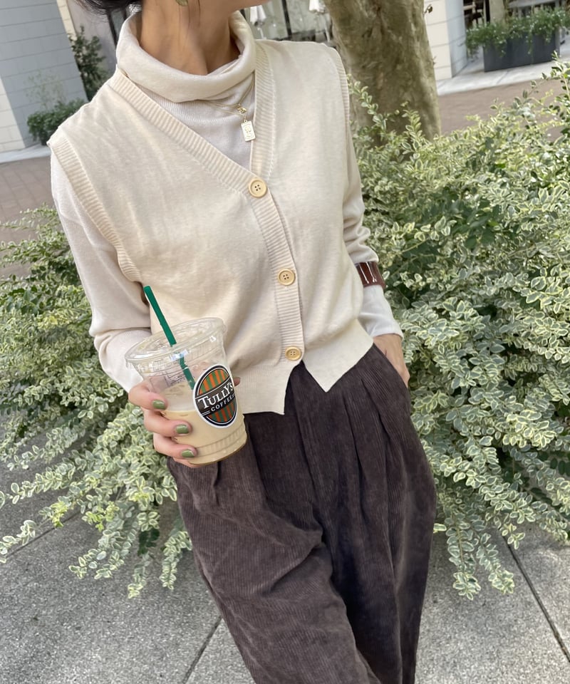 フロントボタンVネックニットベスト(アイボリー) | COPINE