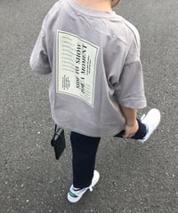 【kids】バックプリントグレージュtシャツ(110〜150)
