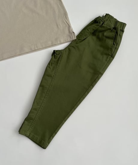 【kids】ストレッチ入り！ウエストゴムツイルテーパードパンツ・カーキ(110~150)
