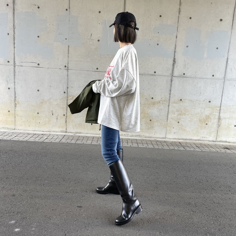 【グッドデザイン】ファッキングオーサム古着ロンT デビル　リップ 白sk8 グッドデザイン】ファッキングオーサム古着ロンT デビル リップ