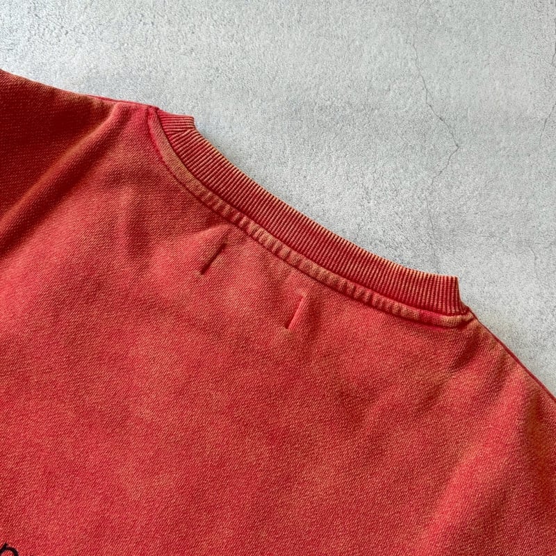 スノーウォッシュ加工ロゴプリントスウェット(レッド) | COPINE