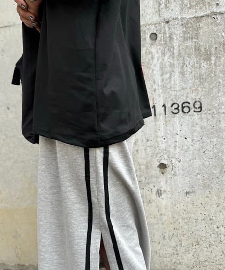 ロールアップフレンチスリーブロゴTシャツ(ブラック)