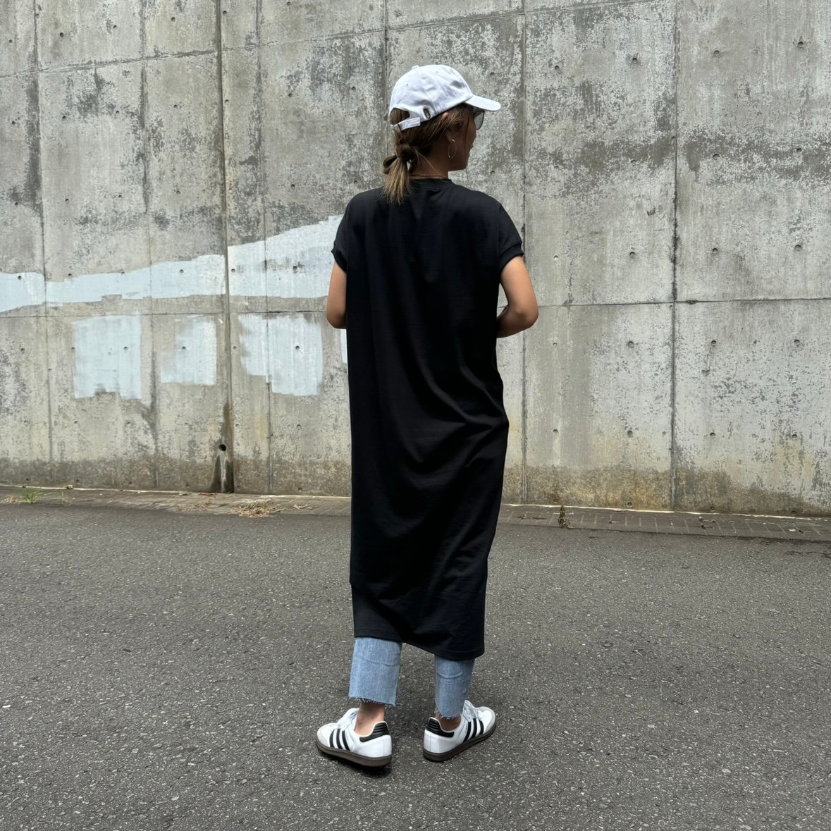 裾サイドスリットTシャツワンピース(ブラック) | COPINE 裾サイドスリットTシャツワンピース(ブラック) | COPINE