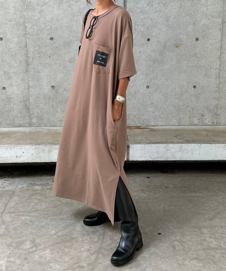 胸ポケットロゴ&バックロゴゆったりTシャツワンピース（モカベージュ）