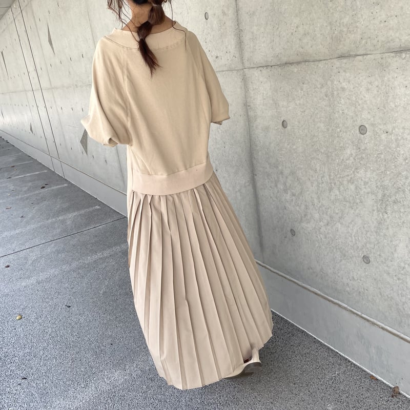 バックプリーツスウェットワンピース(ベージュ) | COPINE
