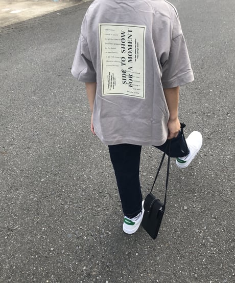 【kids】バックプリントグレージュtシャツ(110〜150)