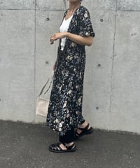 キーネック花柄5分袖ガウンワンピース(ブラック）