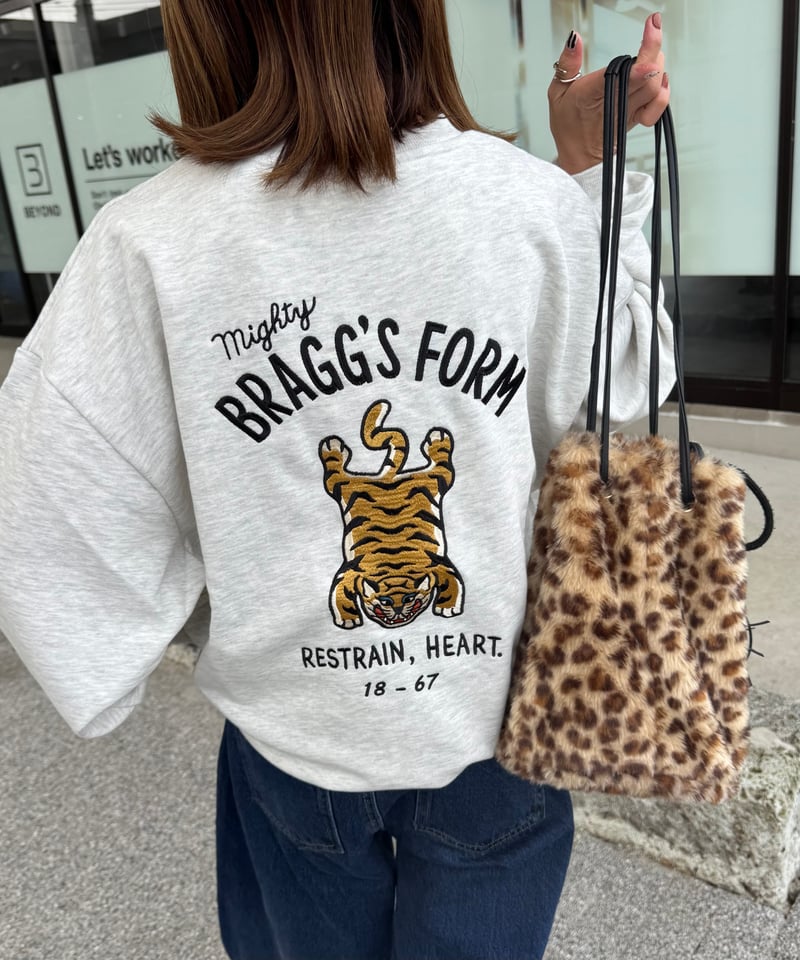 フロントバックTIGER刺繍スウェット(キナリ) | COPINE