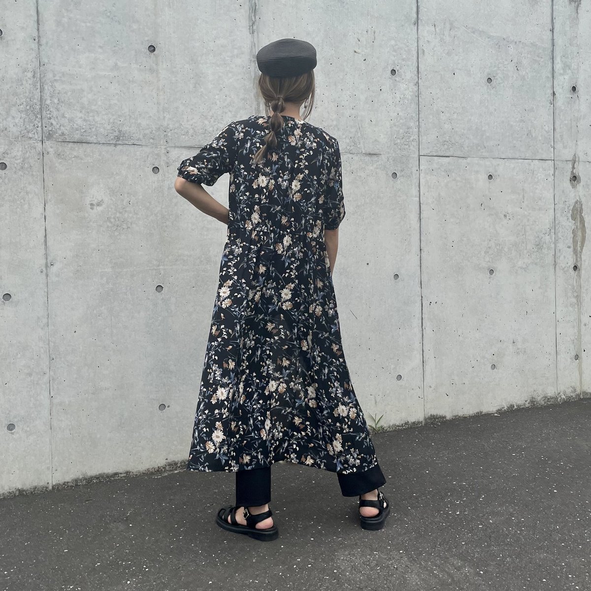キーラ　ガウンワンピース キーネック花柄5分袖ガウンワンピース(ブラック） | COPINE