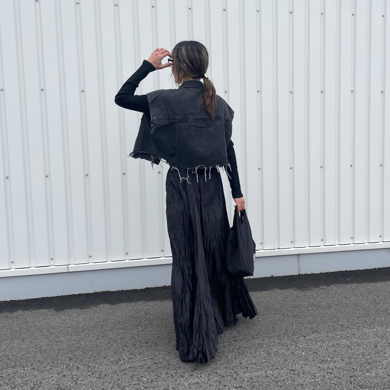 d.i.a ショート丈ベスト　黒 d.i.a ショート丈ベスト黒