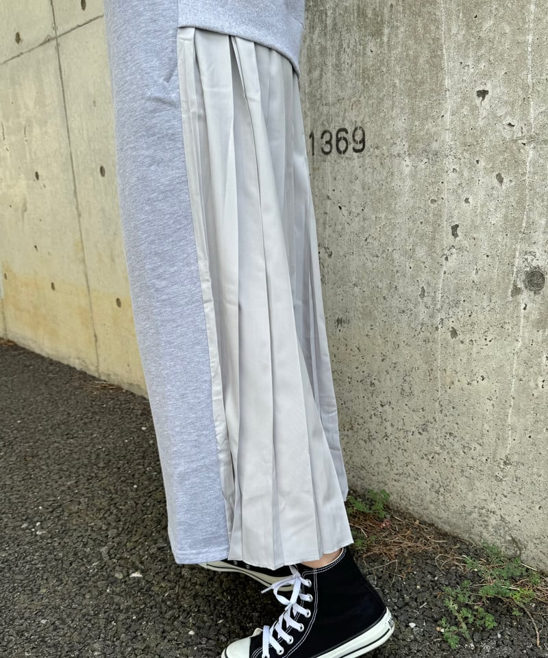 FREDPERRY プリーツ切替スウェットトレーナー　　グレー　バックプリーツ FRED PERRY - FRED PERRY / フレッドペリー | プリーツ切替 スウェット