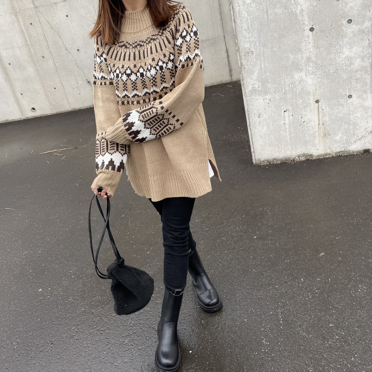 FENDI マンマバケット グレーとホワイトのニット素材 カウチン FENDI マンマバケット グレーとホワイトのニット素材 カウチン