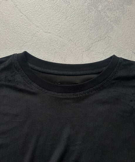 袖ワンポイント刺繍シアーベロアロンT(ブラック)