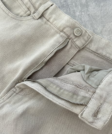 カットオフストレートデニムパンツ(ライトグレー)