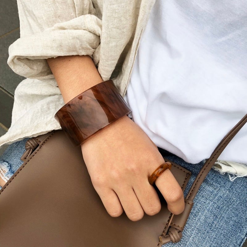 手元にアクセント！マーブルアクリルバングル | COPINE