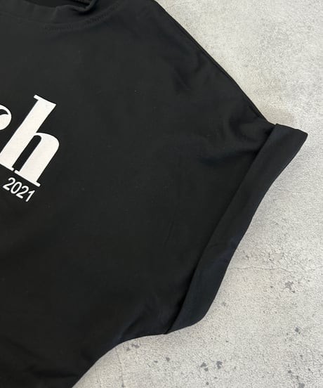 ロールアップフレンチスリーブロゴTシャツ(ブラック)