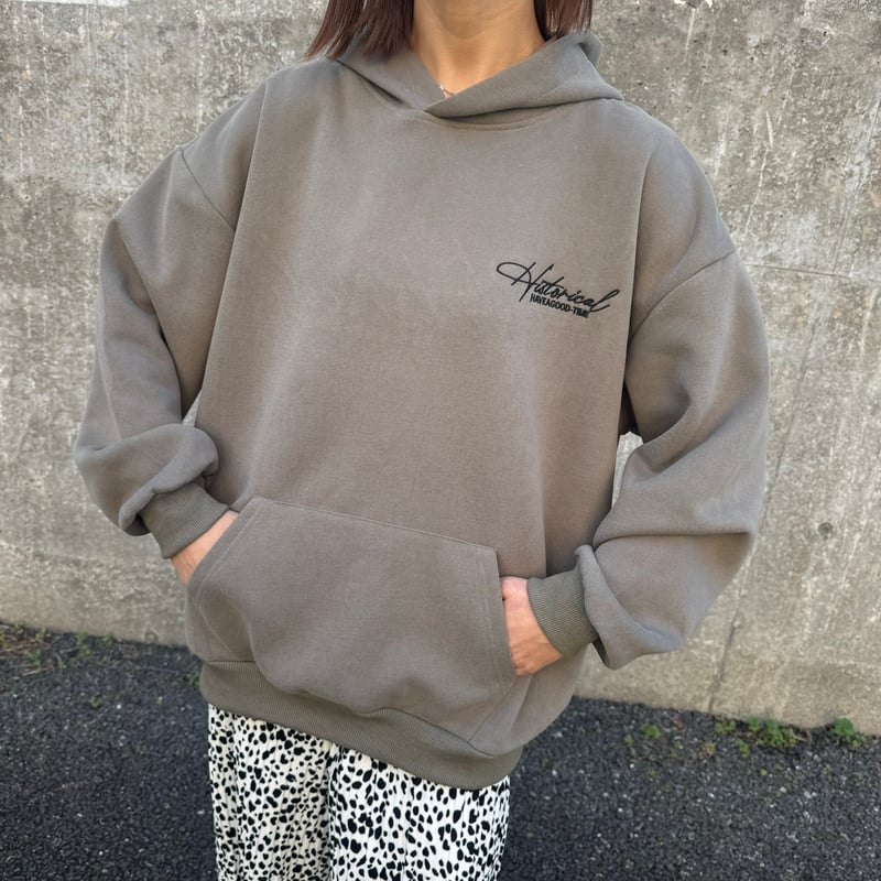 フードラベル付き刺繍ロゴパーカー(カーキ) | COPINE