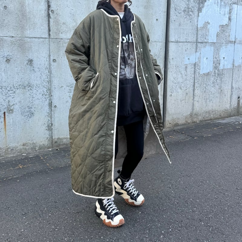 キルティングリバーシブルロングコート(カーキ×アイボリー) | COPINE