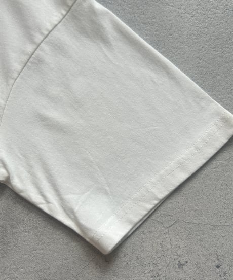 ピグメント加工ロゴプリントtシャツ (オフホワイト)