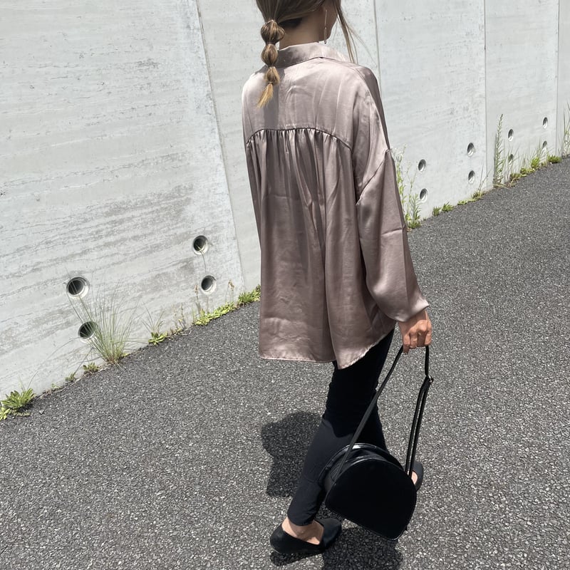 サテンBIGシャツ　モカ バックギャザーデザインサテンビッグシャツ(モカブラウン) | COPINE
