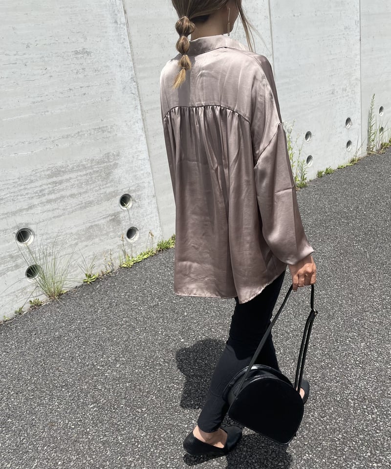 サテン BIG シャツ モカ バックギャザーデザインサテンビッグシャツ(モカブラウン) | COPINE