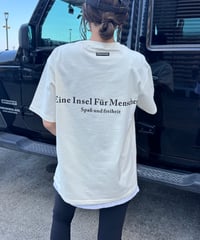 ネックタグ付きロゴプリントTシャツ