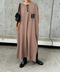 胸ポケットロゴ&バックロゴゆったりTシャツワンピース（モカベージュ）