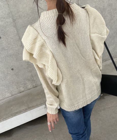 フリルデザインニット