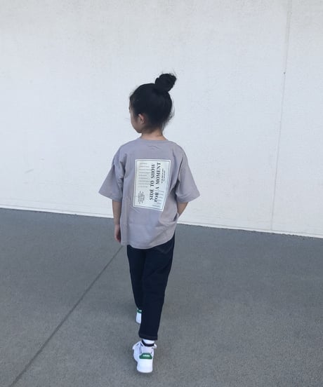 【kids】バックプリントグレージュtシャツ(110〜150)